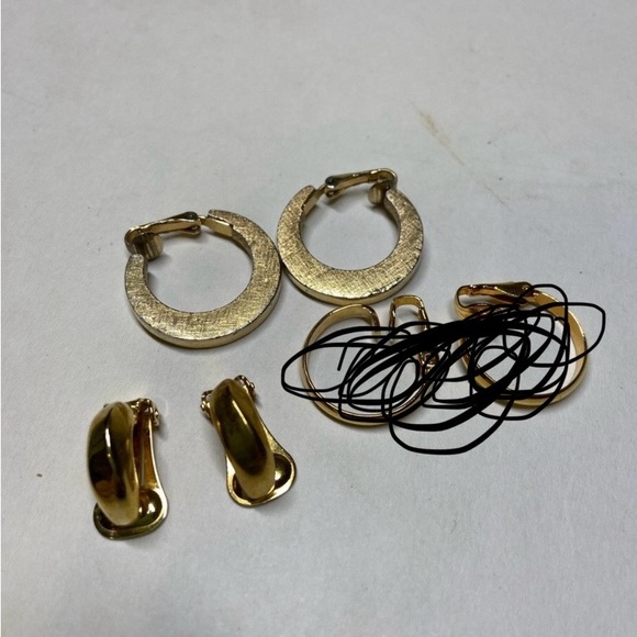 🌹2 Sets of Clip On Earrings🌹 - Picture 1 of 5